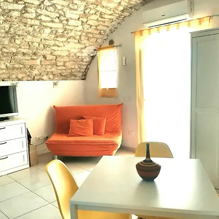 Rocky House Apartment *