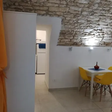 Rocky House Apartment *
